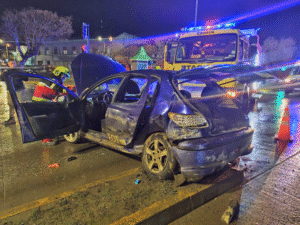 Provocó violento accidente y se dio a  la fuga dejando a cuatro lesionados