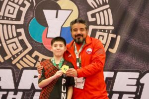 El karateca magallánico Benjamín Soto obtuvo el título de campeón en la Liga Mundial juvenil del torneo “Cancún 2024” desarrollado en México
