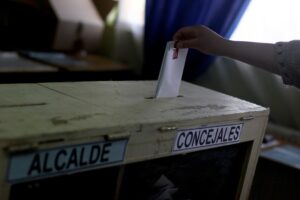 ¿El gobernador y los alcaldes que van a la reelección usan sus vacaciones para la campaña, o qué otra figura legal?