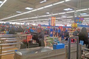 Ventas regionales de supermercados perdieron impulso y cayeron 4,2%