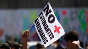 Economista por condonación CAE: “Es muy compleja de cumplir”