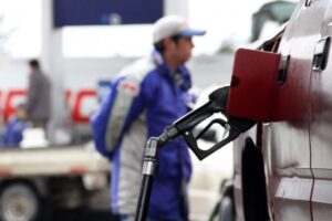 Combustibles disminuirán casi 30 pesos por litro a contar de hoy
