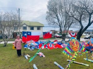 Las avenidas se comienzan a  vestir de blanco, azul y rojo