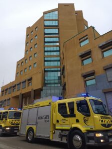 Bomberos se capacitaron en técnicas de combate para incendio y rescate en altura