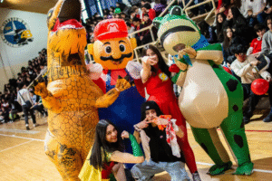 Con reyes y mascotas se festejaron los 119 años del Liceo Luis Alberto Barrera