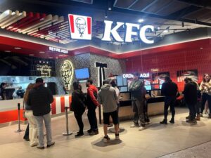 La ansiedad marca la marcha blanca del Kentucky Fried Chicken en Punta Arenas