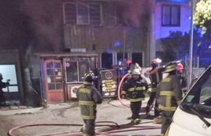 Incendio afectó a local destinado a comida rápida
