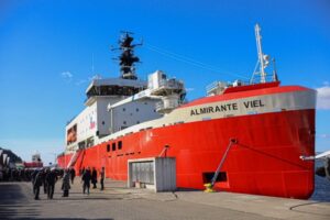 Invitan a jardines infantiles a soñar al rompehielos Óscar Viel en Punta Arenas