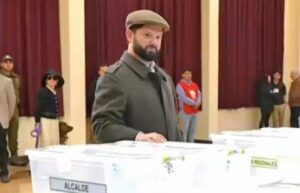 Presidente Boric vota en Liceo Industrial