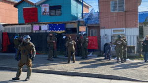 Frenaron desalojó de mujer desde casa del Barrio Archipiélago de Chiloé
