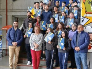 Blumar capacita a estudiantes en manejo de robots submarinos