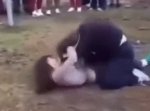 Alumnas protagonizaron violenta riña frente a liceo de Avenida Colón