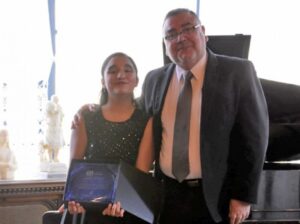 Adolescente Matilde Barría ofreció su primer concierto de piano