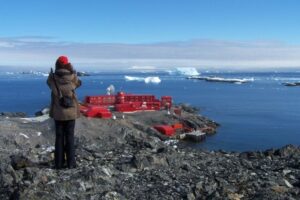 Avanza el proyecto para conectar a la Antártica chilena con el resto del mundo