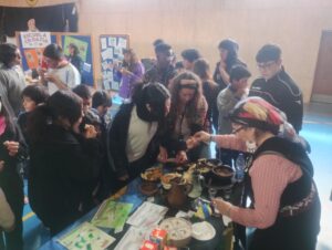 Primera muestra de la cultura mapuche se imparte en el aula magallánica