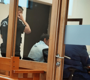 Encarcelan a sujeto que amenazó, quebrantó cautelar y dañó con hacha auto de expareja