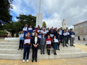 40 alumnos elegidos “mejores compañeros” fueron regaloneados con desayuno