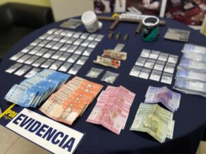 Detienen a vecino de colegio por venta de drogas