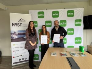 HYST y ACHS firman alianza que impulsa acceso de servicios de salud no laboral