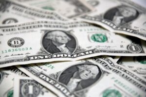 Alza del dólar: efecto en los precios no sería inmediato