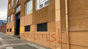 Antisociales causaron ataque vandálico con rayados en el Liceo San José