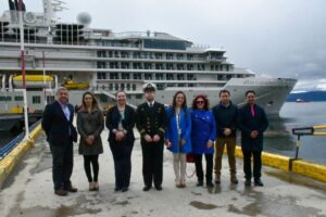 Dan inicio a temporada de cruceros antárticos 2024-2025