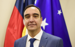 Medios internacionales destacan propuesta de túnel submarino del gobernador Flies