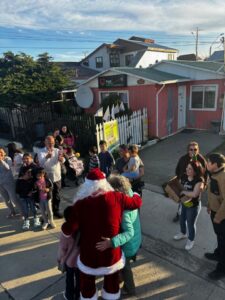 “Pompe France” celebró Navidad con  los niños y vecinos del sector norte