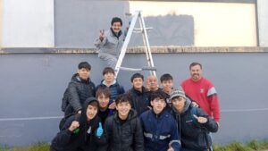20 estudiantes pintaron fachada del Liceo Industrial