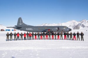 Avión aeronaval marcó un hito histórico al llegar a la Estación Polar “Glaciar Unión”