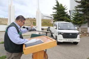 Entregaron vehículo para potenciar  trabajos de mueblería en el CET