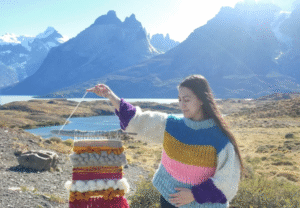 Artesanas locales exponen sus creaciones en el Restaurante y Minimarket Río Pingo