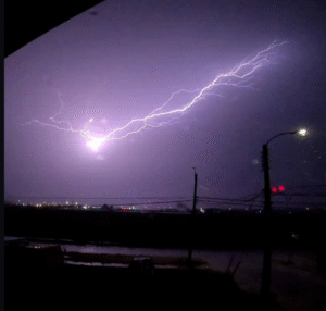 Tormenta eléctrica despertó de madrugada a los habitantes de Punta Arenas