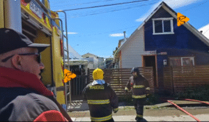 Incendio afectó segundo piso  de vivienda en Puerto Natales