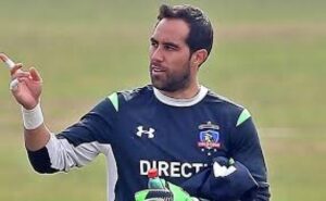 Claudio Bravo le cerró la puerta a Colo Colo