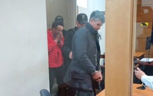 “Carrera delictual” termina con dos detenidos: rompieron autos, robaron y lesionaron gravemente a un sujeto