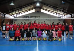 Con 35 jugadores se dio el vamos en Porvenir al plan piloto del Centro de Desarrollo Regional de Vóleibol