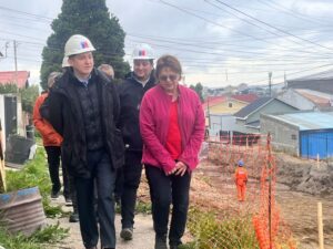 Con presupuesto de $11 mil millones el Minvu inicia la construcción de 10 km de calzadas