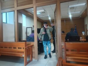Carabineros detuvieron a joven que hizo como que los iba a atacar con una cadena
