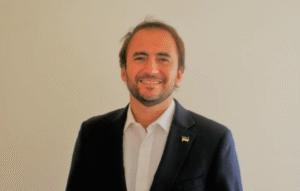 Economista denuncia irregularidades en licitación pública de la Seremi de Educación