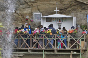 El domingo los fieles peregrinarán a  la gruta de la Virgen de Montserrat