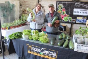 Más de mil personas asistieron  a la feria campesina de Indap