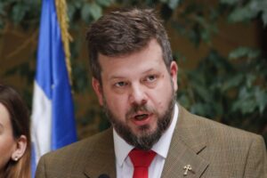 Johannes Kaiser fichó a cuatro diputados