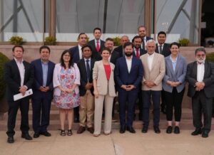 Gobernador Flies asiste a reunión con sus pares y el Presidente Boric en Cerro Castillo