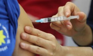 Ministerio de Salud descarta que vacuna contra el COVID-19 sea obligatoria