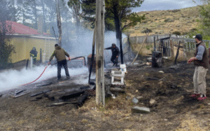 Asado terminó en incendio que destruyó galpón en estancia de Cerro Castillo