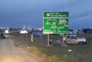 Con fractura de cráneo permanece grave conductor de volcamiento en Ruta 9