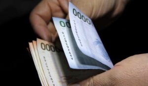 Gobierno reajusta el sueldo mínimo y lo deja en $510 mil