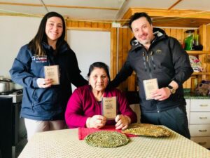 Seremi de Desarrollo Social visita Puerto Williams y entrega Guía de Beneficios
