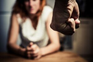 Uniformado acumula 17 denuncias por graves maltratos familiares